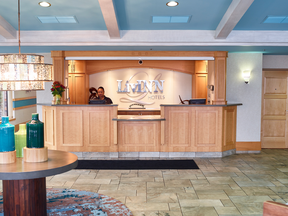 Fridley Panos at LivINN Hotel Minneapolis North/Fridley