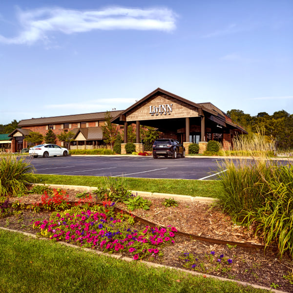 building-of-livinn-hotel-minneapolis-northfridley