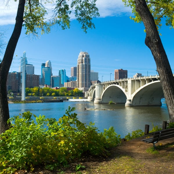 outside-view-of-livinn-hotel-minneapolis-northfridley