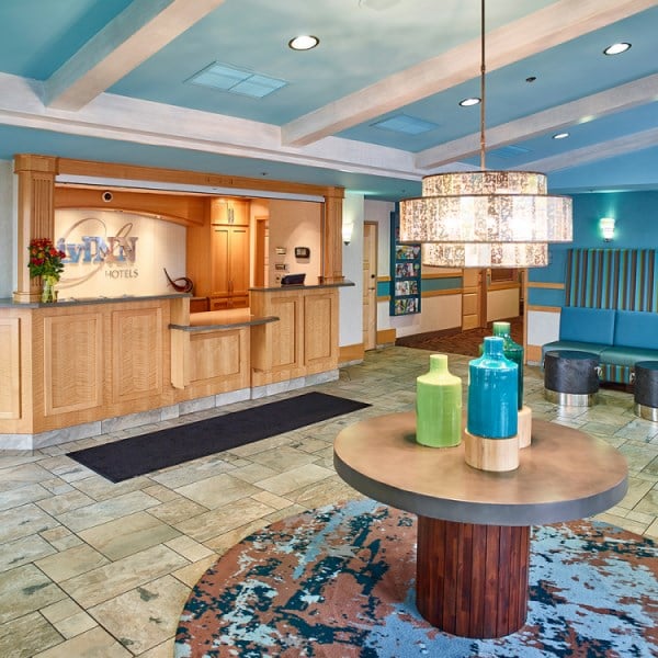 reception-area-of-livinn-hotel-minneapolis-northfridley