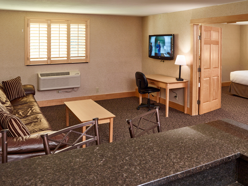 Signature Jacuzzi Suite Non-Smoking at LivINN Hotel Minneapolis NorthFridley